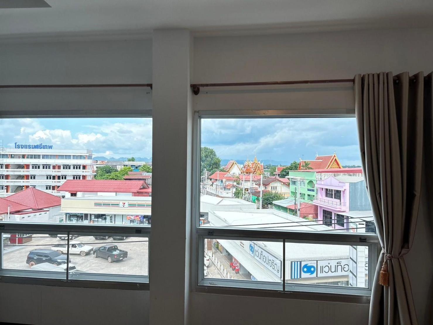 Apartment Nakhon ลอส นคร *