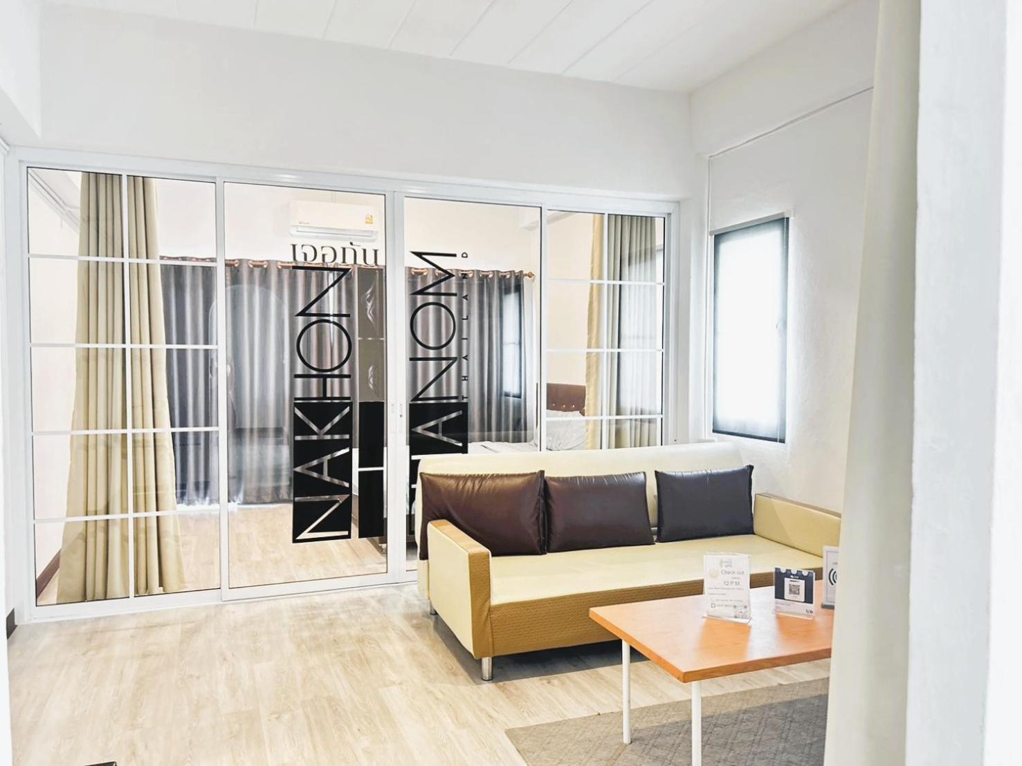 Apartment Nakhon ลอส นคร *
